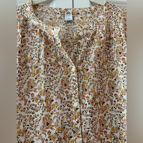 Old Navy floral button down blouse - Picture 3 of 5
